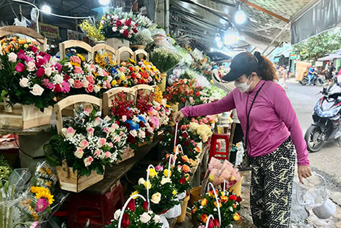  Thị trường hoa tươi ngày 20-10: Giá tăng cao