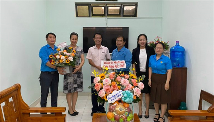  Liên đoàn lao động thành phố Nha Trang thăm, chúc mừng các trường đơn vị giáo dục nhân ngày Nhà giáo Việt Nam