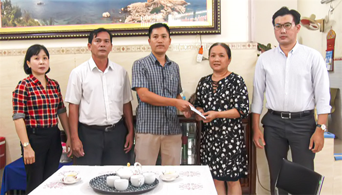  Nha Trang thăm tặng quà nạn nhân bị tai nạn giao thông