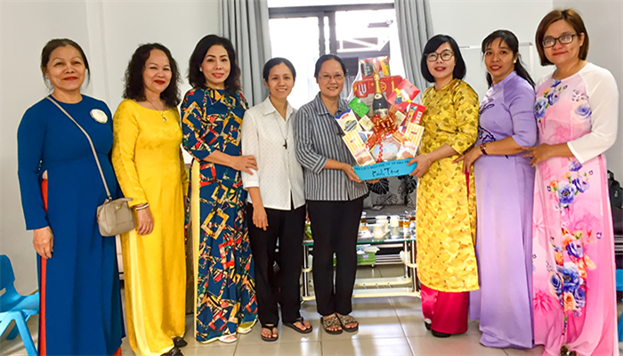  Hội LHPN Tp. Nha Trang thăm chúc mừng các cơ sở tôn giáo và Dòng tu nhân dịp lễ Giáng sinh 2022