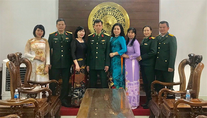  Hội LHPN TP. Nha Trang thăm chúc mừng các đơn vị quân đội nhân kỷ niệm 78 năm ngày Thành lập Quân đội nhân dân Việt Nam 22/12