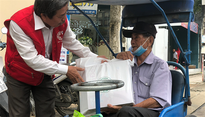  Hội Chữ thập đỏ TP.Nha Trang phát động phong trào “Tết Nhân ái”, tặng 100 phần quà cho người dân có hoàn cảnh khó khăn