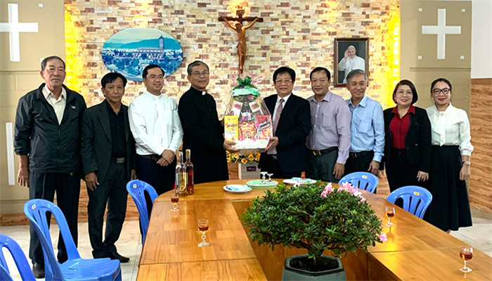  Lãnh đạo Tp. Nha Trang thăm chúc mừng các cơ sở đạo Công giáo và Tin lành nhân dịp lễ Giáng sinh năm 2022