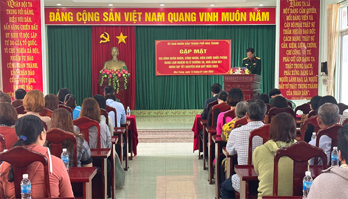  Nha Trang: tặng quà chúc Tết gia đình quân nhân, công nhân viên quốc phòng đang công tác tại quần đảo Trường Sa, Nhà dàn DK1