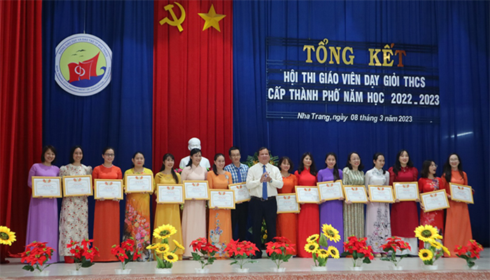  Nha Trang tổng kết Hội thi giáo viên dạy giỏi THCS năm học 2022-2023