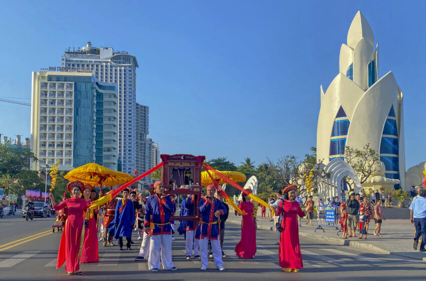  Phát huy giá trị văn hóa, con người Nha Trang trong xây dựng, phát triển thành phố