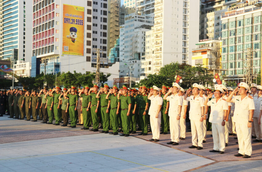  Lãnh đạo tỉnh Khánh Hòa tham dự Lễ chào cờ tháng 8